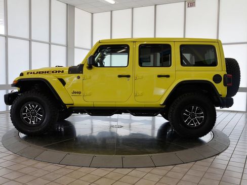 Used 2024 Jeep Wrangler Unlimited Rubicon AWD/4WD image 5