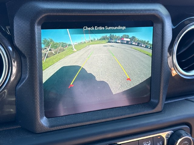 Used 2021 Jeep Wrangler Unlimited Sahara AWD/4WD image 26