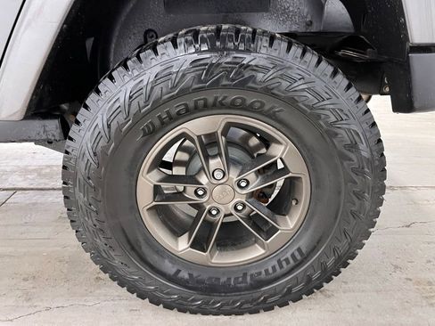 Used 2016 Jeep Wrangler Unlimited Sahara AWD/4WD image 18