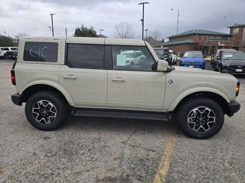 New 2025 Ford Bronco Outer Banks image 4