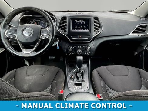 Used 2020 Jeep Cherokee Latitude w/ Cold Weather Group FWD image 7