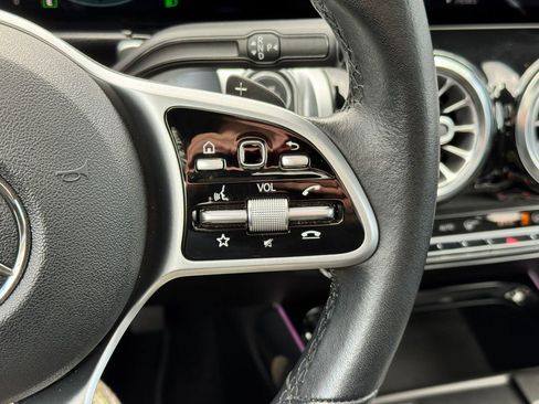 Used 2020 Mercedes-Benz GLB 250 4MATIC w/ Premium Package image 30