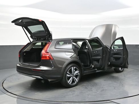 Used 2025 Volvo V60 B5 Cross Country Plus AWD/4WD image 45