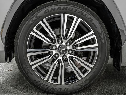 Used 2024 Lexus LX 600 4WD w/ Luxury Package image 9