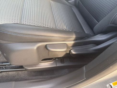 Used 2025 Chevrolet Trax LT w/ LT Convenience Package image 23