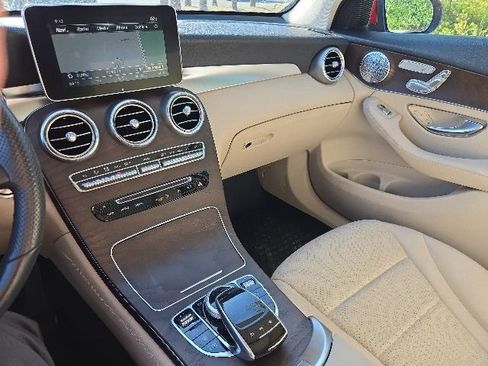 Used 2019 Mercedes-Benz GLC 300 4MATIC image 15