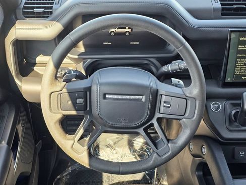 Used 2023 Land Rover Defender 110 V8 AWD/4WD image 18