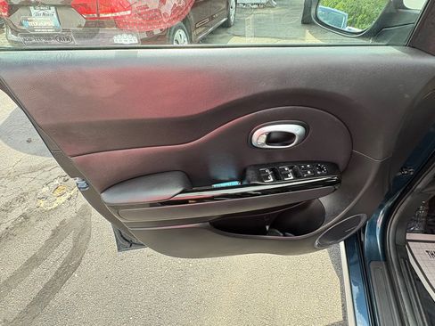 Used 2018 Kia Soul + FWD image 8