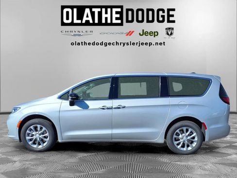 New 2026 Chrysler Pacifica Limited AWD/4WD image 20