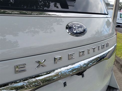 Used 2024 Ford Expedition King Ranch image 6