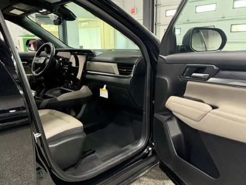 Certified 2025 GMC Terrain Elevation w/ Elevation Premium Package AWD/4WD image 6