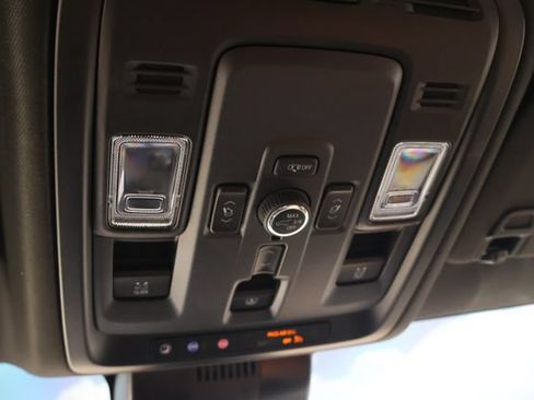 Used 2025 GMC Yukon XL Denali Ultimate AWD/4WD image 20