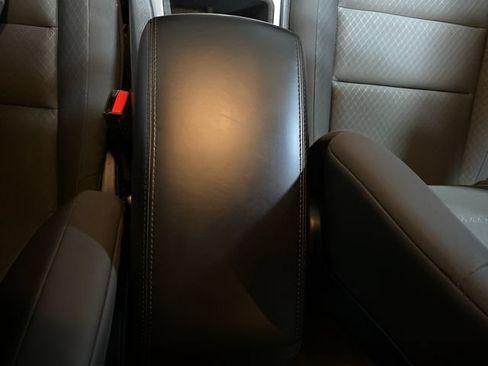Used 2018 Jeep Grand Cherokee Laredo AWD/4WD image 17