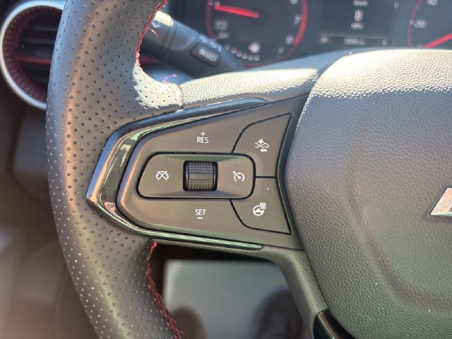 Used 2025 Chevrolet Trax RS w/ Sunroof Package FWD image 11