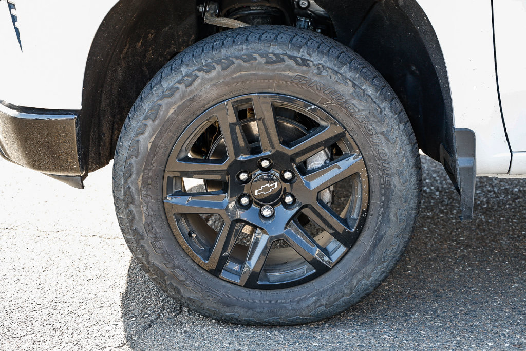 Used 2025 Chevrolet Silverado 1500 LT Trail Boss w/ Convenience Package II AWD/4WD image 9