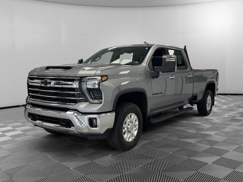 Used 2025 Chevrolet Silverado 2500 LTZ w/ LTZ Convenience Package AWD/4WD image 4