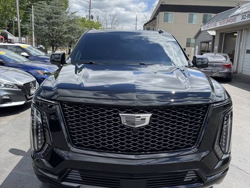 Used 2025 Cadillac Escalade ESV Sport Platinum AWD/4WD image 3