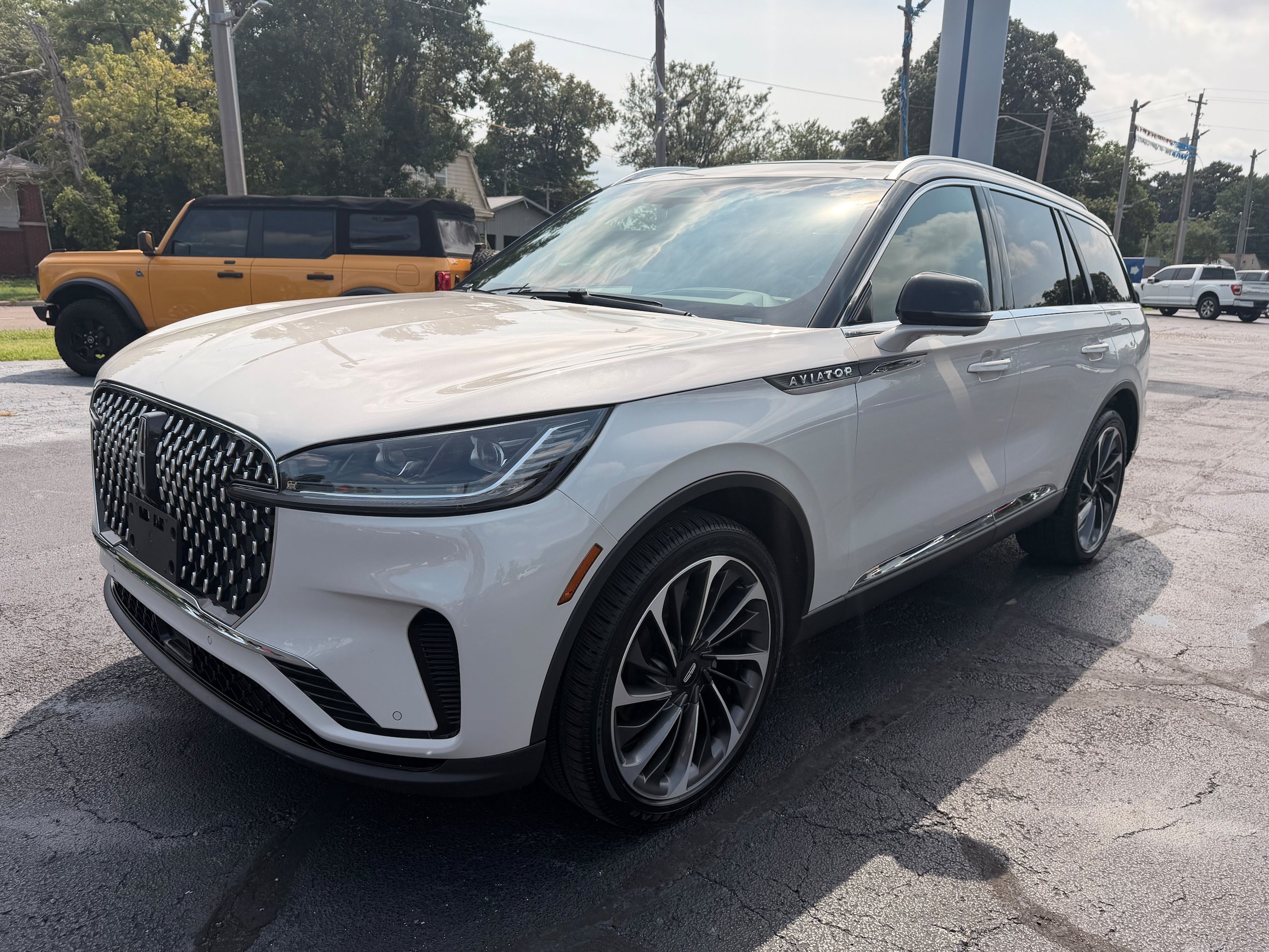Used 2025 Lincoln Aviator Reserve w/ Equipment Group 201A AWD/4WD image 5