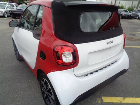 Used 2017 smart fortwo passion RWD image 18