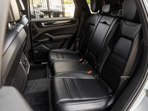 Certified 2021 Porsche Cayenne AWD/4WD image 37