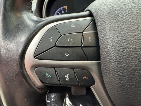Used 2021 Jeep Grand Cherokee Laredo X AWD/4WD image 14