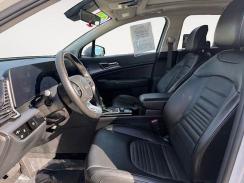 Used 2023 Kia Sportage SX image 9
