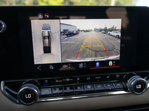 Used 2025 GMC Canyon Denali AWD/4WD image 19