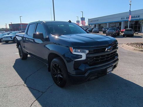 Used 2023 Chevrolet Silverado 1500 RST image 2