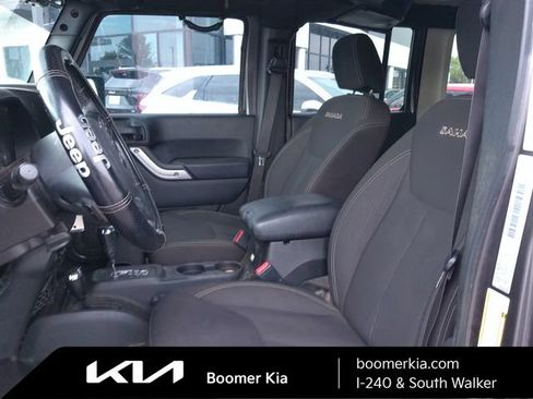 Used 2018 Jeep Wrangler Unlimited Sahara AWD/4WD image 9
