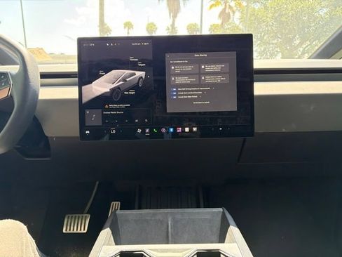 Used 2025 Tesla Cybertruck AWD Crew Cab image 8