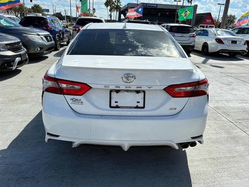 Used 2019 Toyota Camry SE image 2