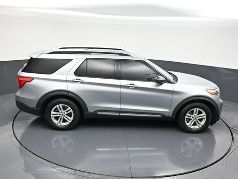 Used 2020 Ford Explorer XLT image 22