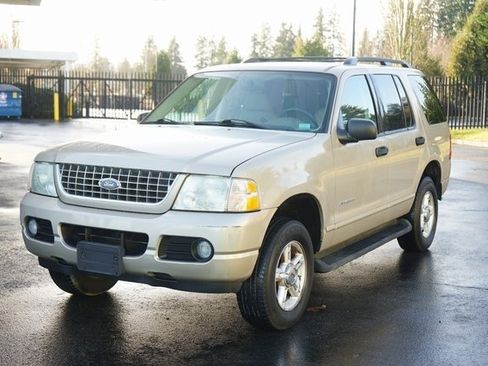 Used 2004 Ford Explorer XLT image 7