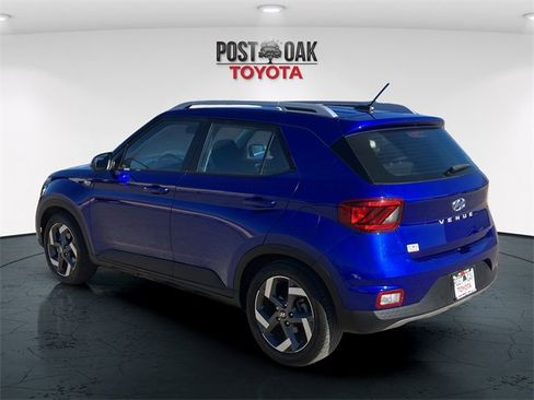 Used 2023 Hyundai Venue SEL image 5
