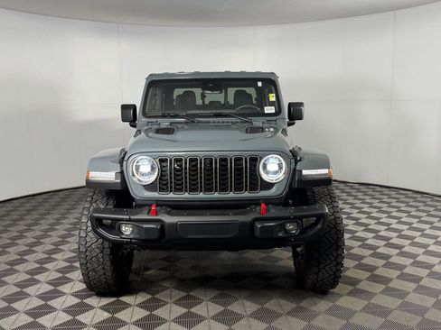 Used 2025 Jeep Gladiator Rubicon AWD/4WD image 12