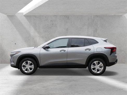 Used 2024 Chevrolet Trax LS image 5