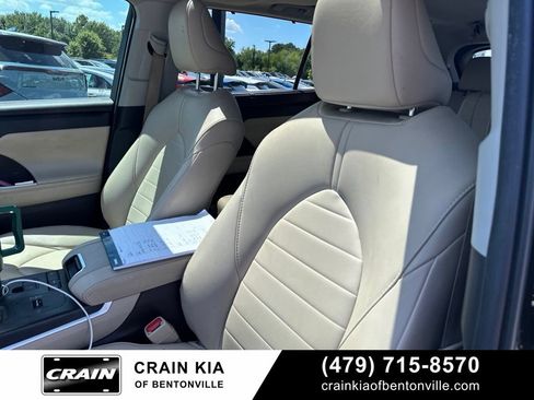Used 2021 Toyota Highlander XLE FWD image 17