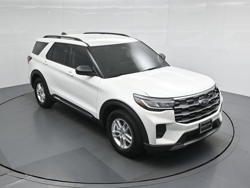 Used 2025 Ford Explorer Active RWD image 40