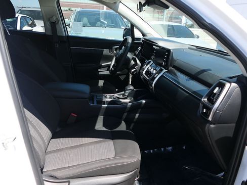 Used 2023 Kia Sorento LX FWD image 27