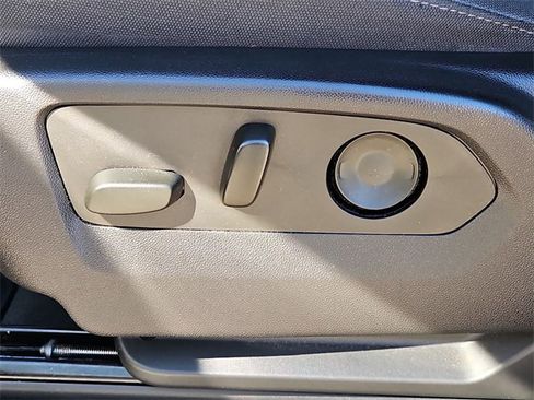 Used 2022 Chevrolet Silverado 1500 Custom image 16