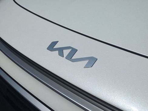 Certified 2025 Kia Niro EX FWD image 10