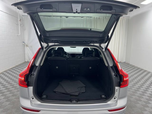 Certified 2025 Volvo XC60 B5 Core AWD/4WD image 8