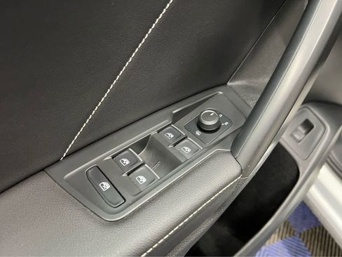 Used 2022 Volkswagen Tiguan SE R-Line image 18