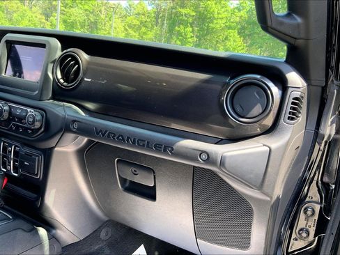 Used 2019 Jeep Wrangler Unlimited Sport AWD/4WD image 19