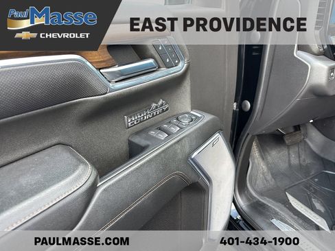 Used 2023 Chevrolet Silverado 1500 High Country w/ High Country Premium Package AWD/4WD image 10