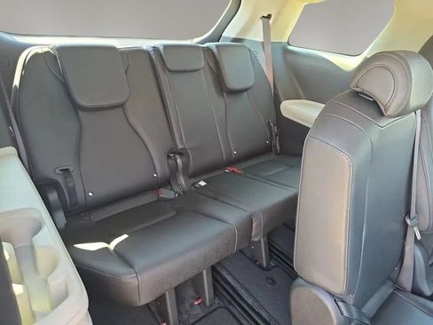 Used 2023 Kia Carnival LX w/ Paint Protection Package FWD image 43