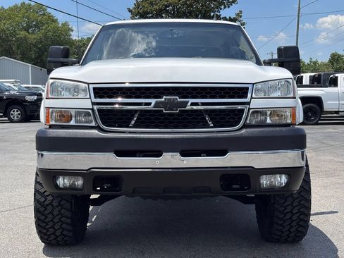 Used 2007 Chevrolet Silverado 2500 LT w/ Heavy-Duty Power Package AWD/4WD image 9