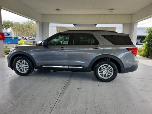 Used 2025 Ford Explorer Active w/ Active Comfort Package RWD image 2