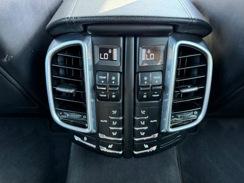 Used 2017 Porsche Cayenne AWD/4WD image 19