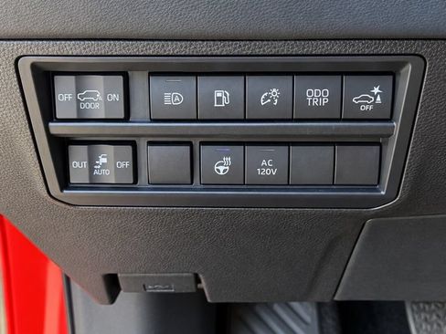 Used 2025 Toyota Sequoia Platinum AWD/4WD image 17